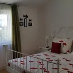 Cozy Circle Apartment